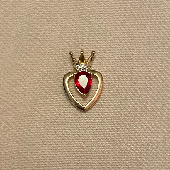 Gold plated heart with crown pendant - Picture 1 of 2